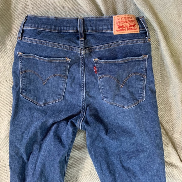 Levi’s high rise skinny jeans!! - Picture 3 of 4